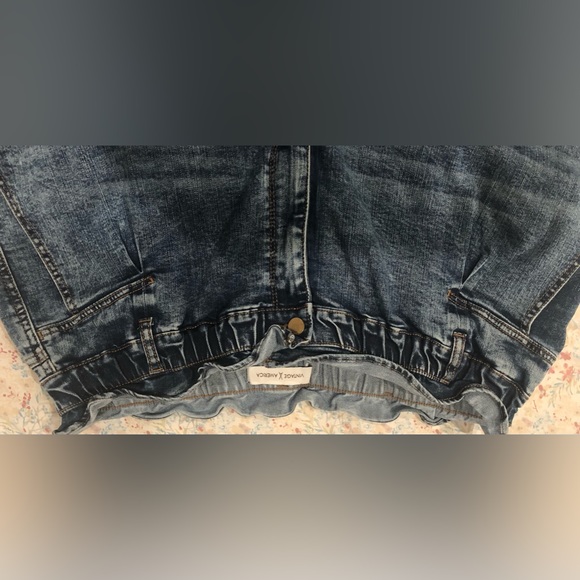 America Vintage Women’s Blue Jeans - Picture 3 of 6